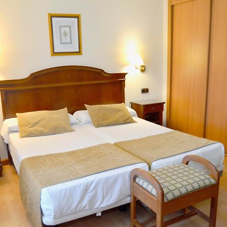 Hotel Lasa Sport บายาโดลิด ภายนอก รูปภาพ