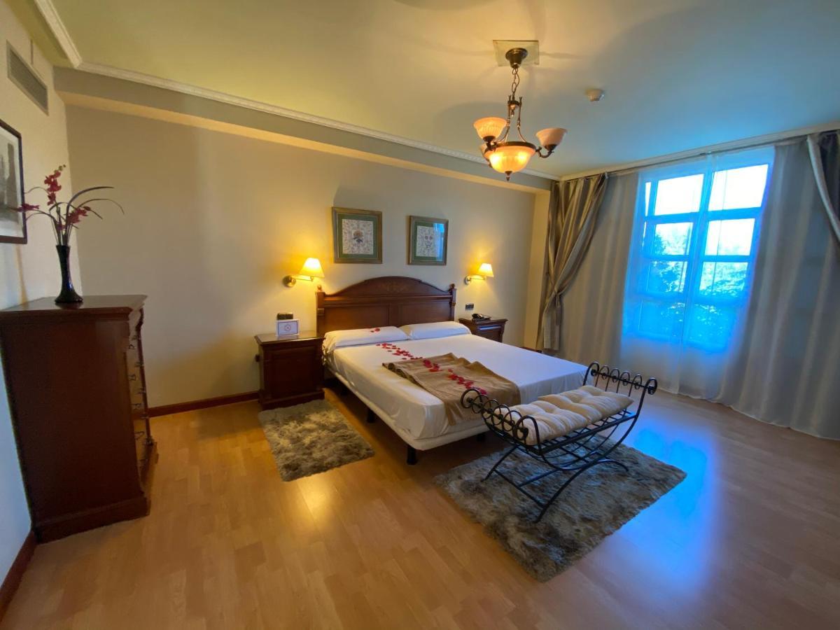 Hotel Lasa Sport บายาโดลิด ภายนอก รูปภาพ
