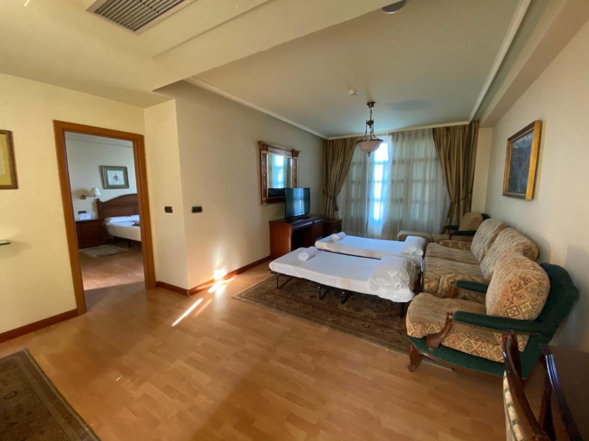 Hotel Lasa Sport บายาโดลิด ภายนอก รูปภาพ