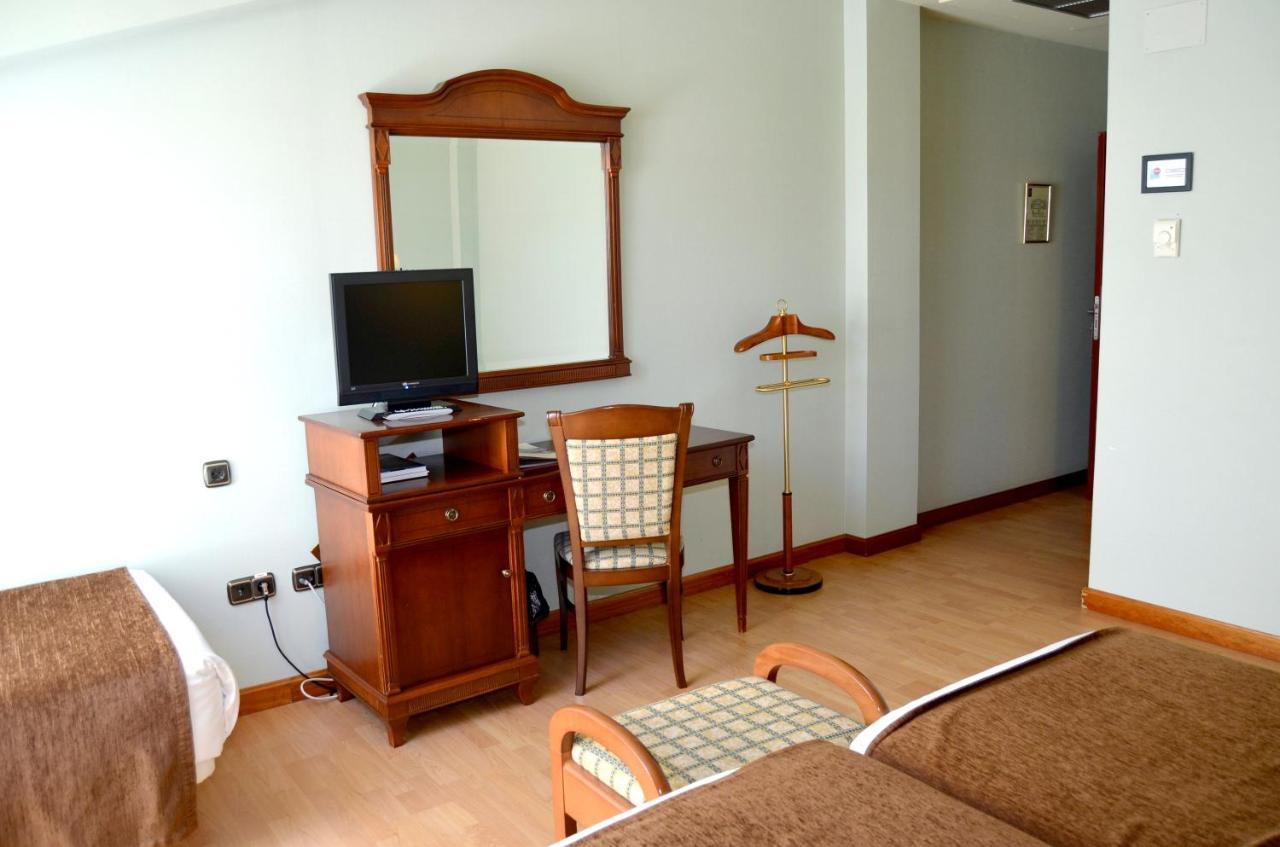 Hotel Lasa Sport บายาโดลิด ภายนอก รูปภาพ