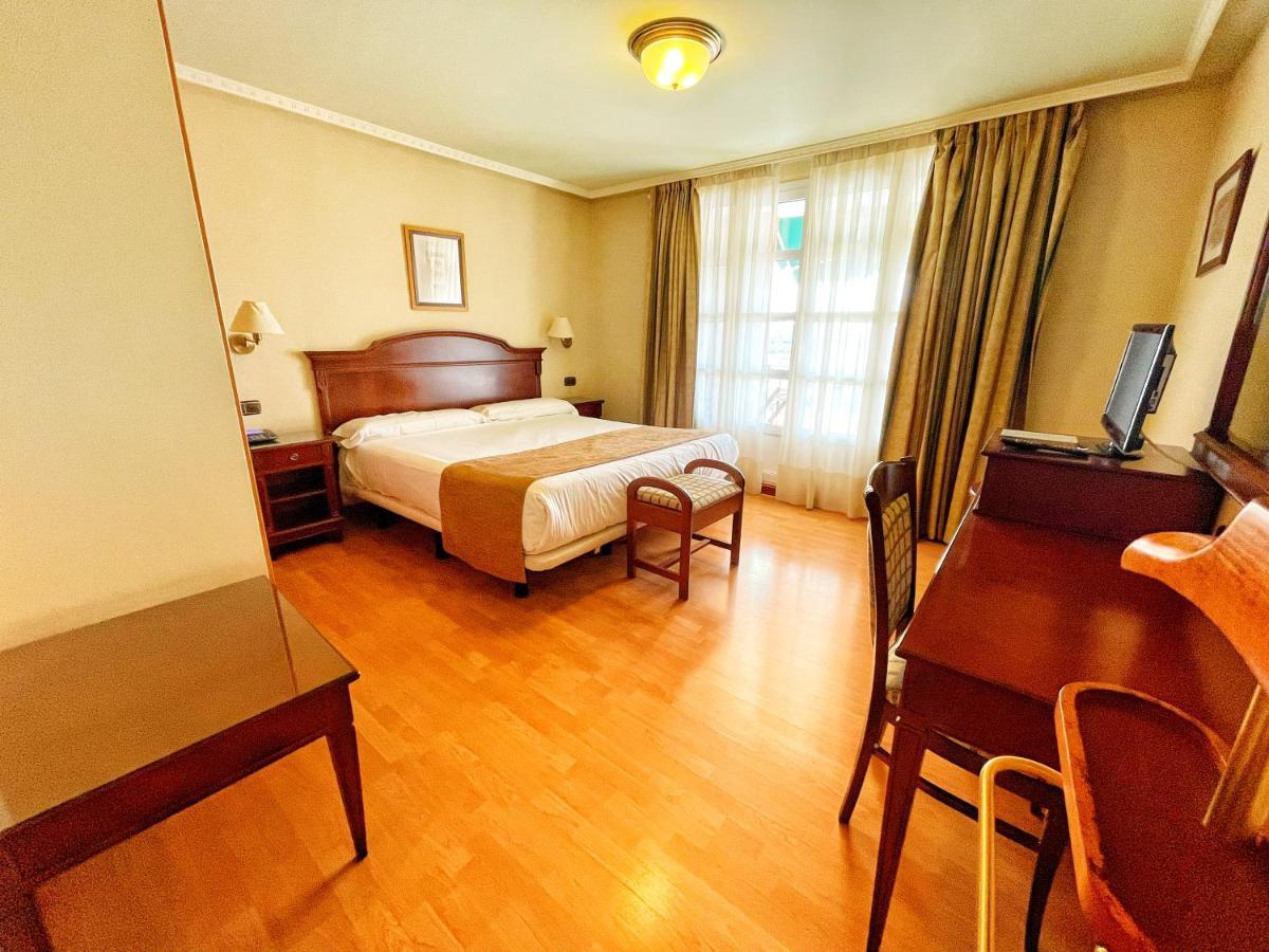 Hotel Lasa Sport บายาโดลิด ภายนอก รูปภาพ
