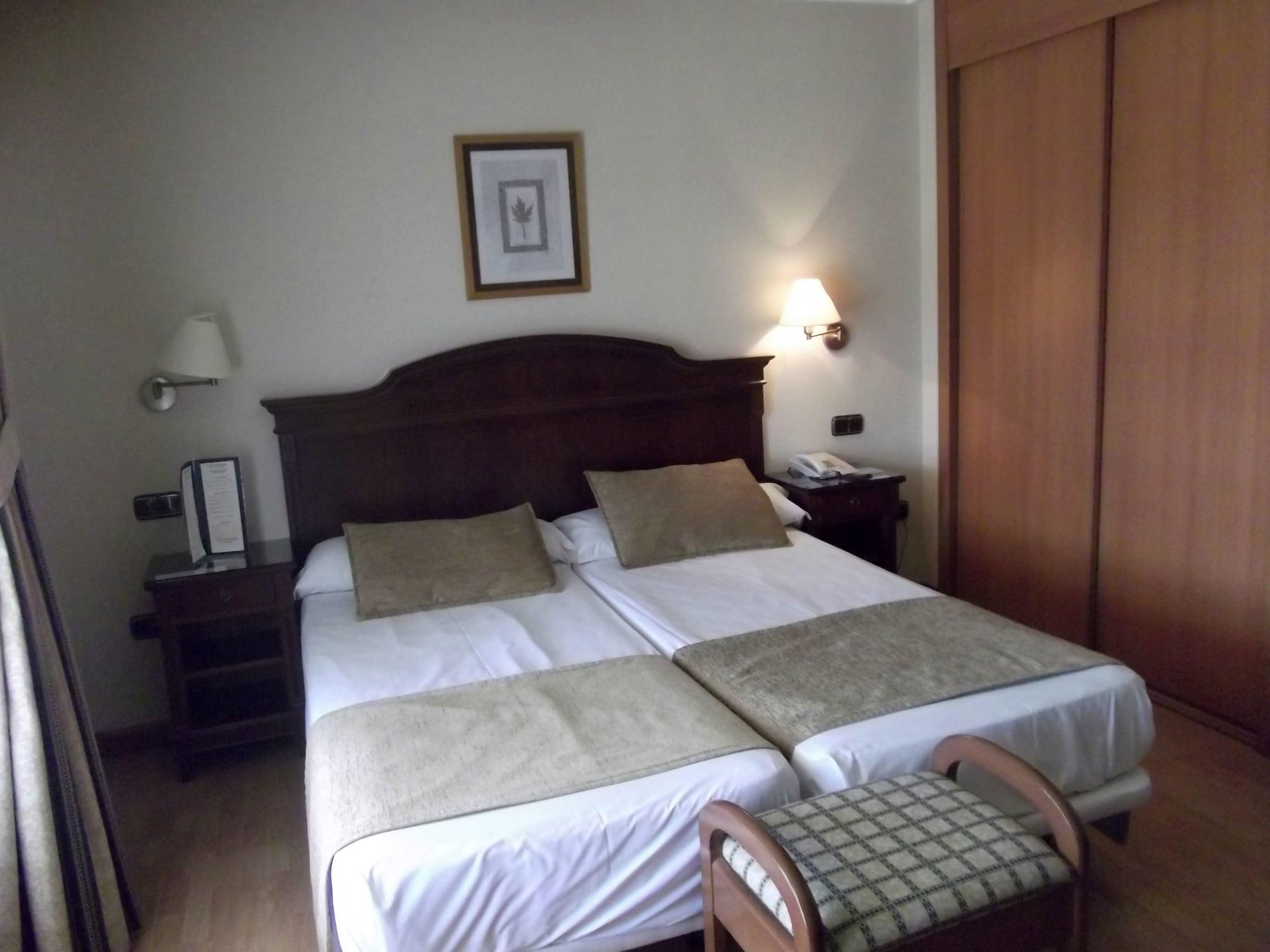 Hotel Lasa Sport บายาโดลิด ภายนอก รูปภาพ