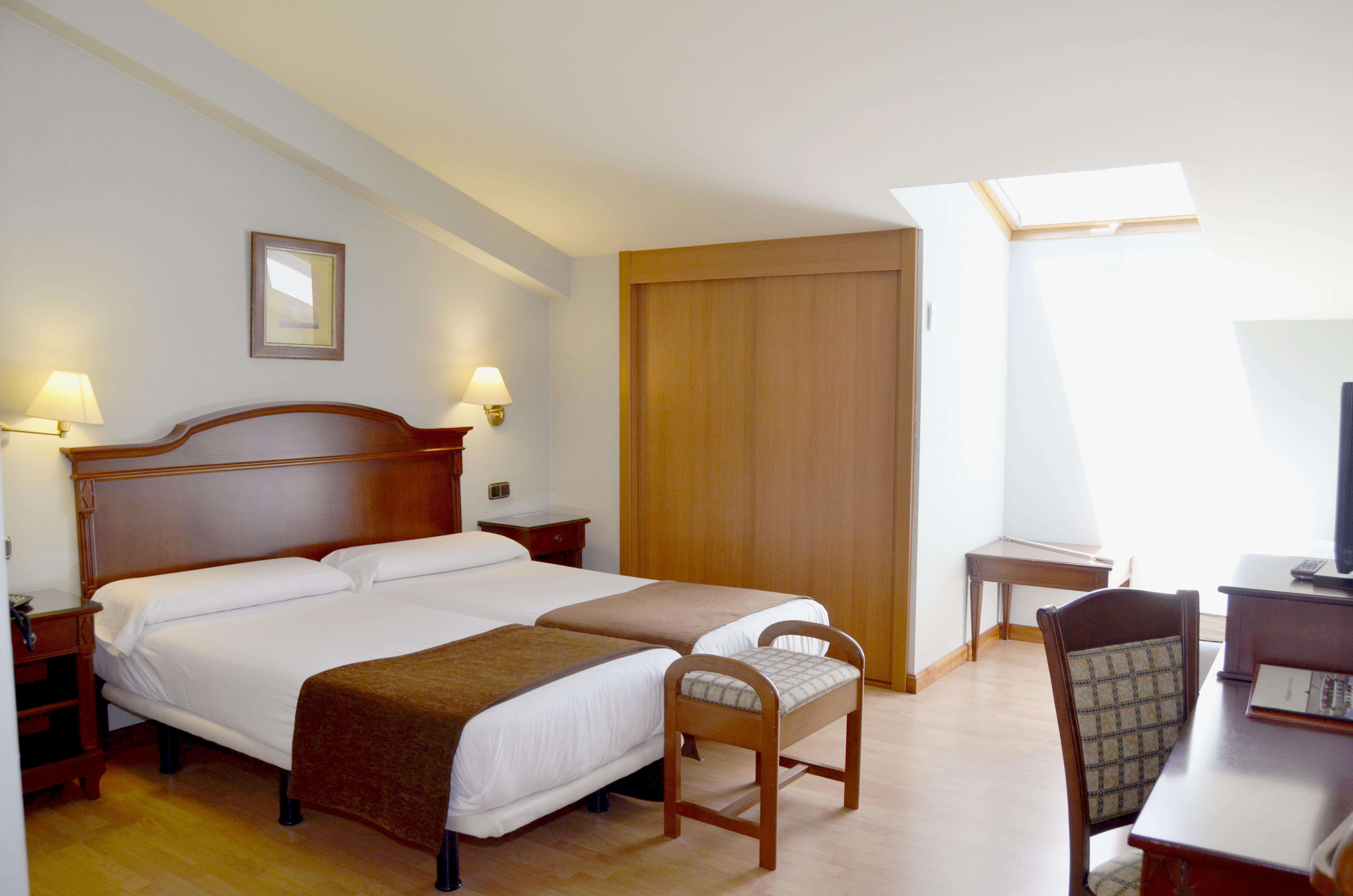 Hotel Lasa Sport บายาโดลิด ภายนอก รูปภาพ