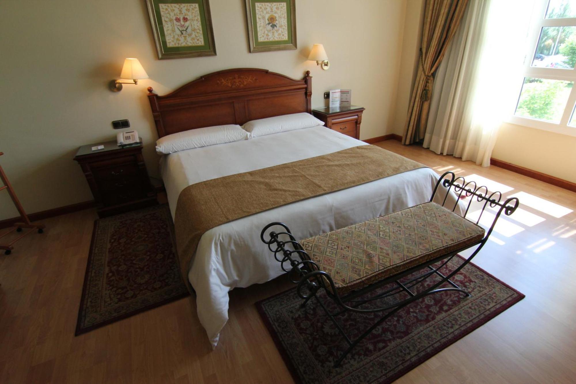 Hotel Lasa Sport บายาโดลิด ภายนอก รูปภาพ