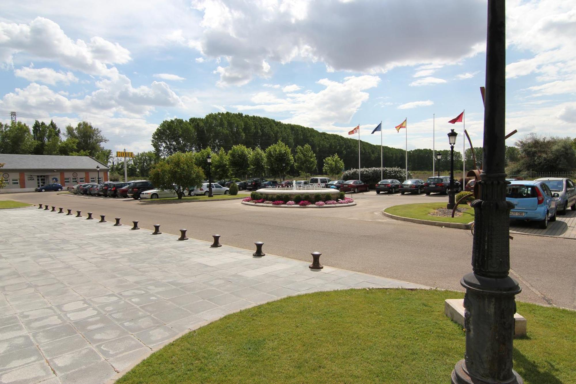 Hotel Lasa Sport บายาโดลิด ภายนอก รูปภาพ