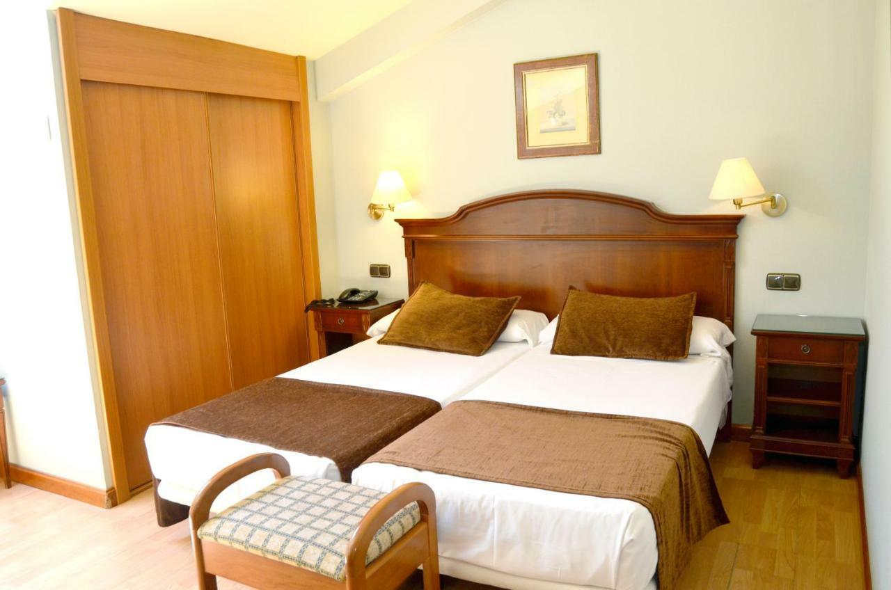 Hotel Lasa Sport บายาโดลิด ภายนอก รูปภาพ