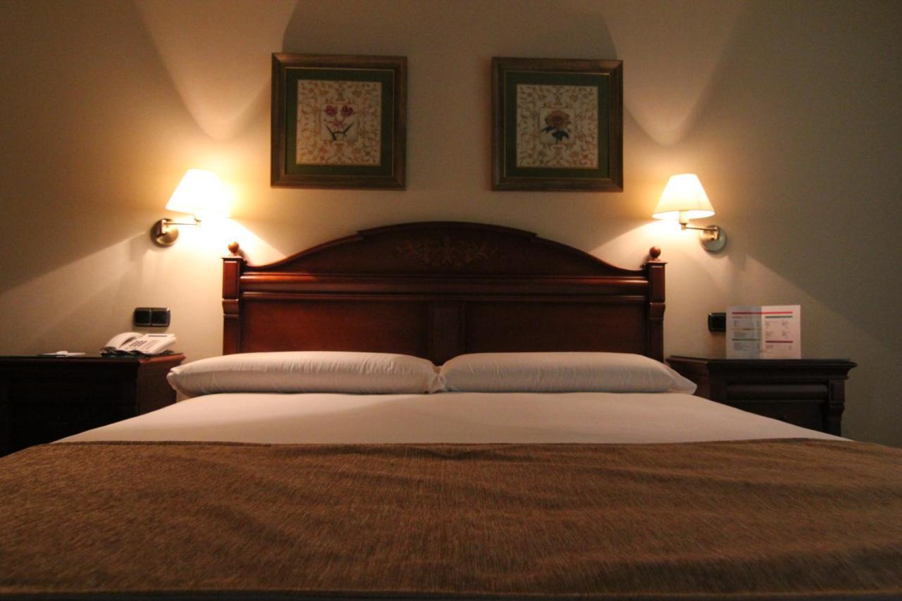 Hotel Lasa Sport บายาโดลิด ภายนอก รูปภาพ